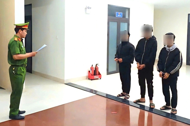 Tạm giữ h&igrave;nh sự 3 đối tượng x&acirc;m hại b&eacute; g&aacute;i dưới 16 tuổi - Ảnh 1.