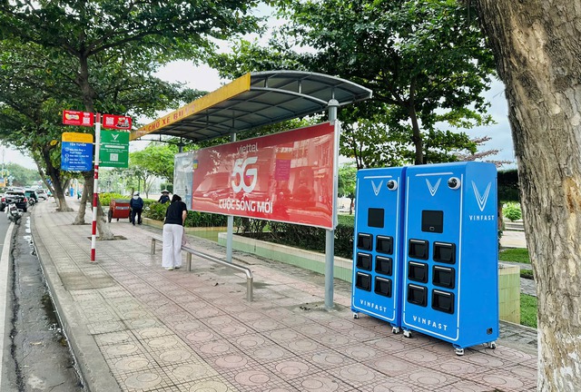 VinFast ra mắt 4 mẫu xe m&aacute;y điện mới, ho&agrave;n thiện lắp đặt 4.500 trạm đổi pin đầu ti&ecirc;n - Ảnh 5.