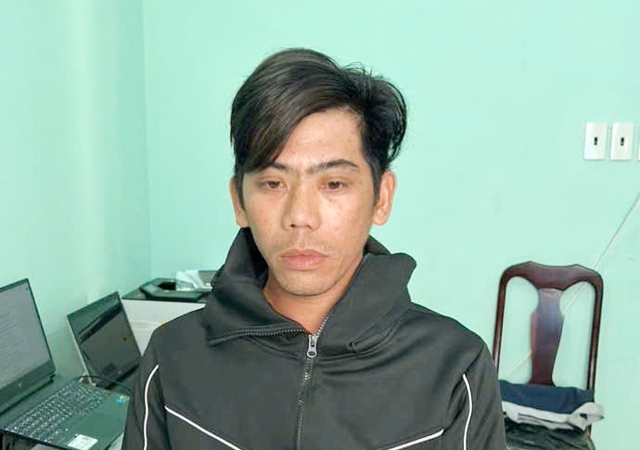 Khởi tố 2 đối tượng ch&eacute;m nhầm người đi đường- Ảnh 1.