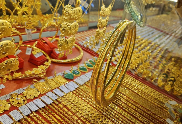 Gi&aacute; v&agrave;ng h&ocirc;m nay 15/1: SJC quay đầu giảm dưới 163 triệu đồng/lượng- Ảnh 1.