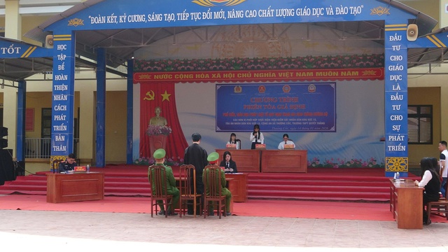 VKSND khu vực 15 gi&uacute;p n&acirc;ng cao nhận thức ph&aacute;p luật về an to&agrave;n giao th&ocirc;ng- Ảnh 2.