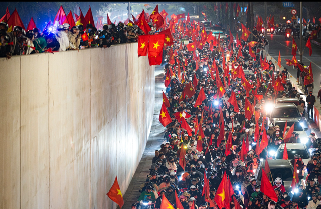 Đ&ecirc;m rực lửa ở H&agrave; Nội, Tp.HCM mừng U23 Việt Nam v&agrave;o b&aacute;n kết U23 ch&acirc;u &Aacute; - Ảnh 5.