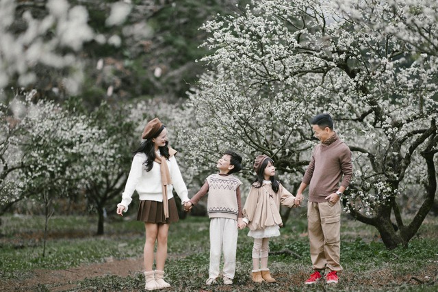 Hoa mận trắng đồi, dịch vụ chụp ảnh ở Mộc Ch&acirc;u v&agrave;o m&ugrave;a &ldquo;hốt bạc&rdquo;- Ảnh 3.