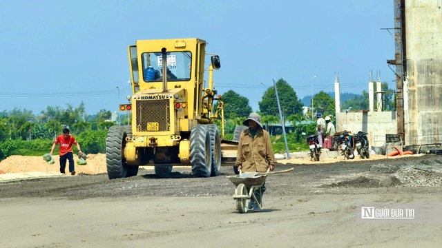 Đập d&acirc;ng s&ocirc;ng Tr&agrave; Kh&uacute;c gần 1.500 tỷ đồng hối hả thi c&ocirc;ng nước r&uacute;t, nỗ lực th&ocirc;ng xe trước Tết 2026- Ảnh 5.