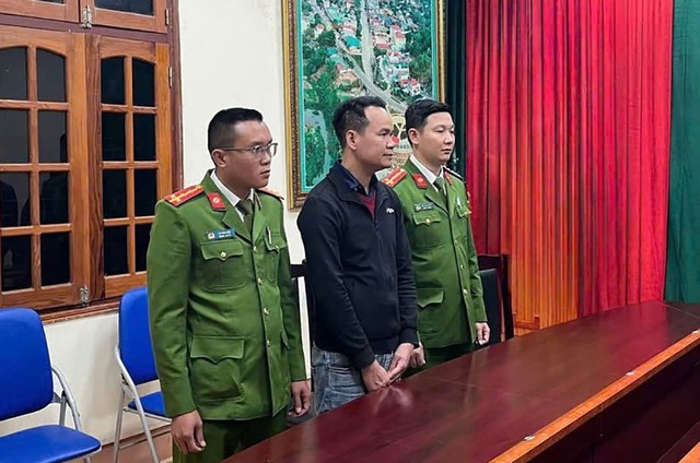 Tạm giữ l&aacute;i xe g&acirc;y tai nạn tr&ecirc;n quốc lộ 6 khiến 3 người tử vong- Ảnh 1.