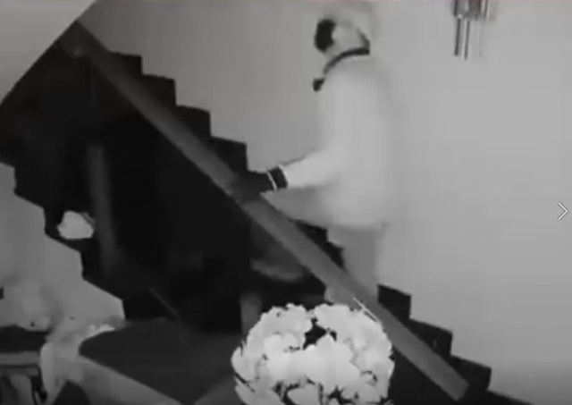 3 đối tượng đột nhập v&agrave;o ph&ograve;ng ngủ nh&agrave; d&acirc;n, trộm k&eacute;t sắt nặng 100kg- Ảnh 1.