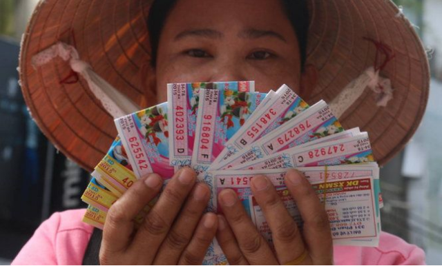 Trở th&agrave;nh tỷ ph&uacute; sau tr&uacute;ng số: Khi đồng tiền đẩy h&ocirc;n nh&acirc;n tới bờ vực tội &aacute;c - Ảnh 2.