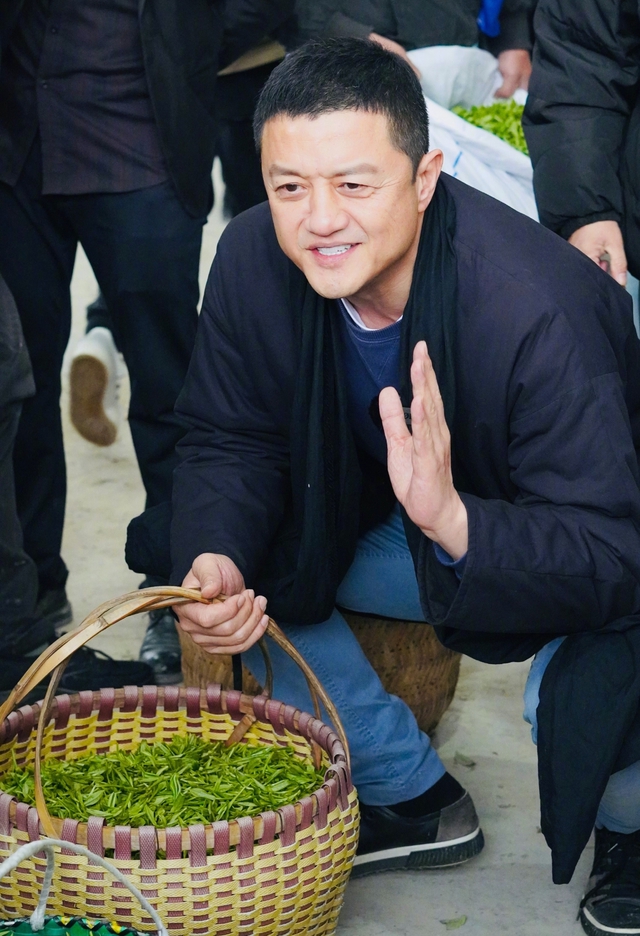 Nam thần vỡ nợ, được fan quy&ecirc;n g&oacute;p 34 tỷ đồng giải cứu trong &ecirc; chề - Ảnh 7.