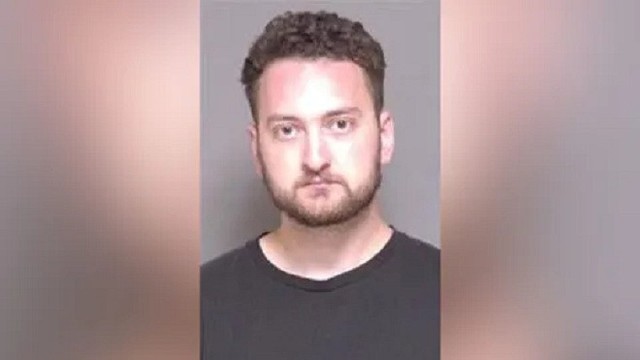 Muốn ly h&ocirc;n v&agrave; hưởng tiền bảo hiểm 26 tỷ đồng, b&aacute;c sĩ Mỹ đầu độc vợ - Ảnh 3.