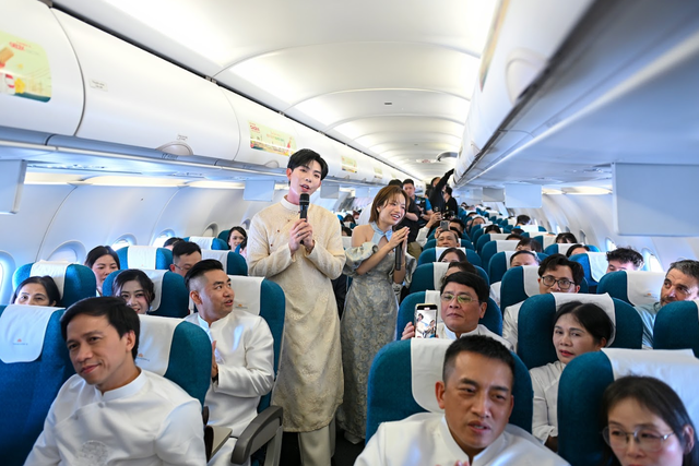 Vietnam Airlines lan tỏa th&ocirc;ng điệp &ldquo;Việt Nam hạnh ph&uacute;c&rdquo; từ bầu trời - Ảnh 16.