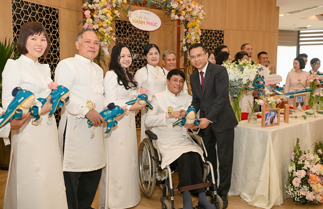 Vietnam Airlines lan tỏa th&ocirc;ng điệp &ldquo;Việt Nam hạnh ph&uacute;c&rdquo; từ bầu trời - Ảnh 4.