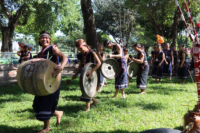 Tản mạn chuyện l&agrave;ng v&agrave; chi&ecirc;ng T&acirc;y Nguy&ecirc;n - Ảnh 2.