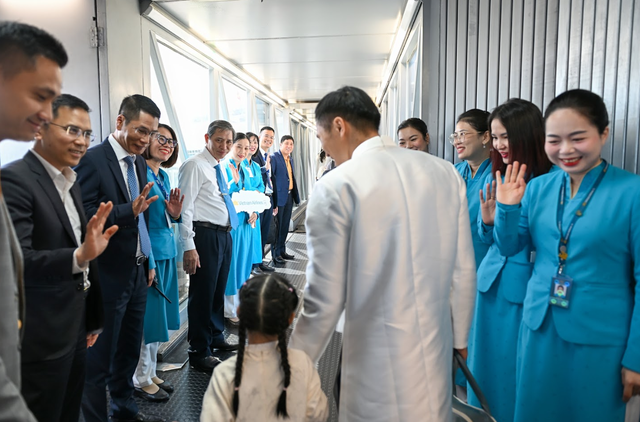 Vietnam Airlines lan tỏa th&ocirc;ng điệp &ldquo;Việt Nam hạnh ph&uacute;c&rdquo; từ bầu trời - Ảnh 9.