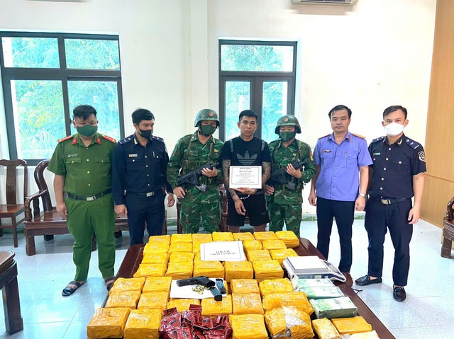 H&agrave; Tĩnh: Đấu tranh kh&ocirc;ng khoan nhượng với tội phạm ma t&uacute;y ở Cửa khẩu Cầu Treo - Ảnh 3.