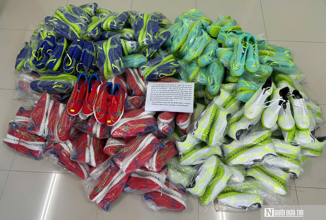 Gi&aacute;p Tết Đ&agrave; Nẵng, h&agrave;ng hiệu giả len lỏi tr&agrave;n từ mạng x&atilde; hội ra chợ phố- Ảnh 3.