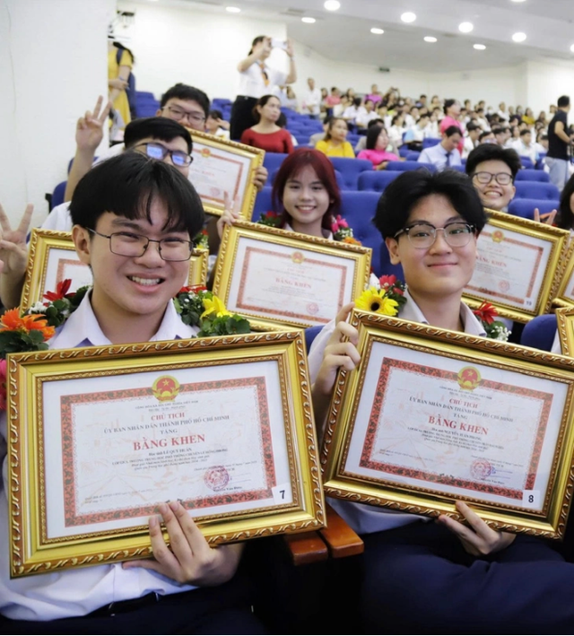 153 giải học sinh giỏi quốc gia: Một trường ở Tp.HCM x&aacute;c lập kỷ lục - Ảnh 1.