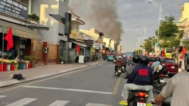 Hiện trường vụ ch&aacute;y cửa h&agrave;ng điện m&aacute;y tại Đồng Nai, 2 người tử vong- Ảnh 5.