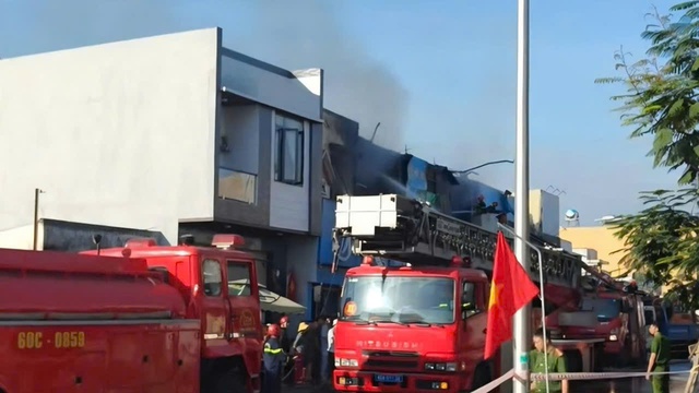 Hiện trường vụ ch&aacute;y cửa h&agrave;ng điện m&aacute;y tại Đồng Nai, 2 người tử vong- Ảnh 2.