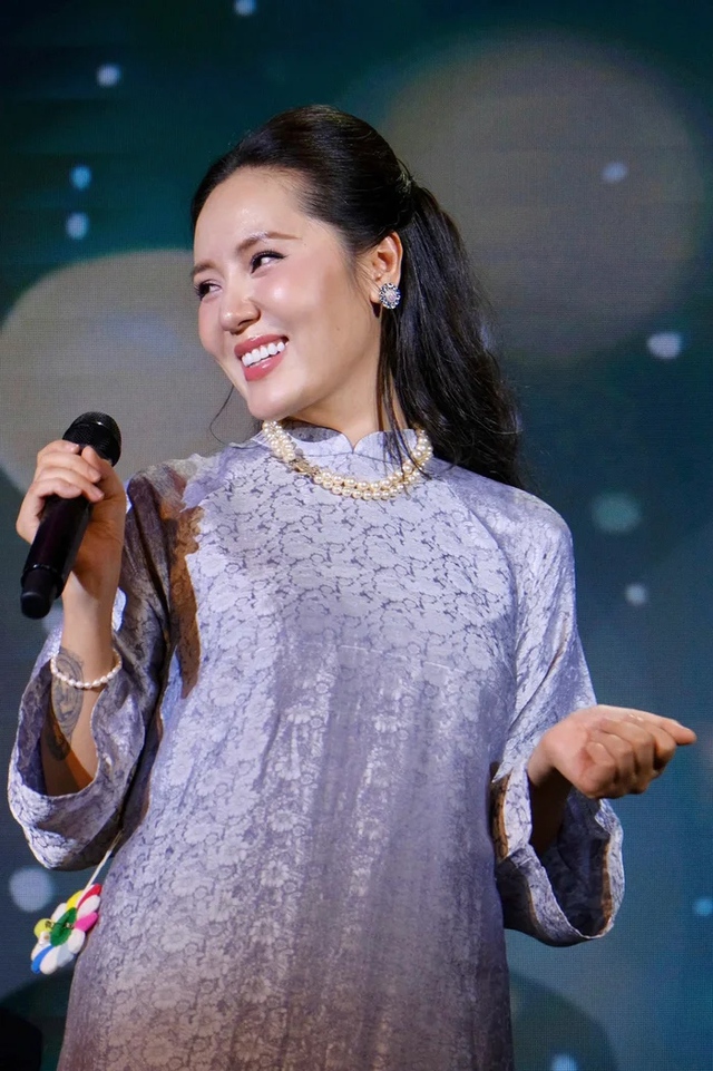 Ca sĩ Phương Linh bất ngờ "c&ocirc;ng khai" t&igrave;nh cảm với nam thần showbiz - Ảnh 7.