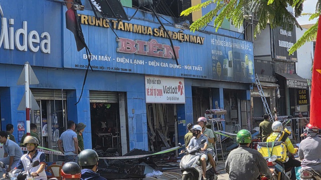 Hiện trường vụ ch&aacute;y cửa h&agrave;ng điện m&aacute;y tại Đồng Nai, 2 người tử vong- Ảnh 6.