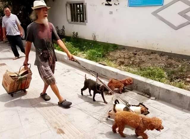 Bi kịch cậu ấm thừa kế 188 tỷ: Từ gi&agrave;u sang đến nhặt r&aacute;c mưu sinh qua ng&agrave;y - Ảnh 1.