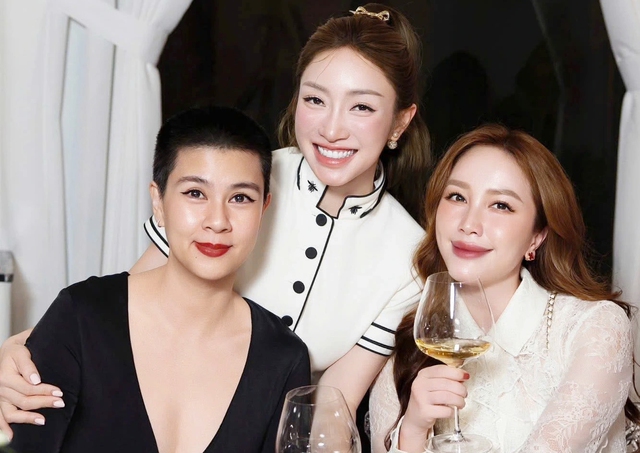 Nữ diễn vi&ecirc;n Kim Thư g&acirc;y bất ngờ với diện mạo ho&agrave;n to&agrave;n kh&aacute;c lạ ở tuổi U50- Ảnh 1.