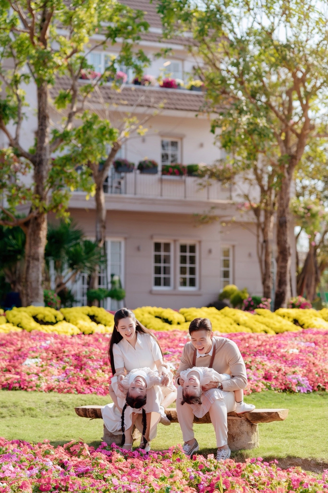 10 năm b&ecirc;n nhau của đội trưởng tuyển Việt Nam Quế Ngọc Hải v&agrave; cựu hoa kh&ocirc;i ĐH Vinh - Ảnh 8.