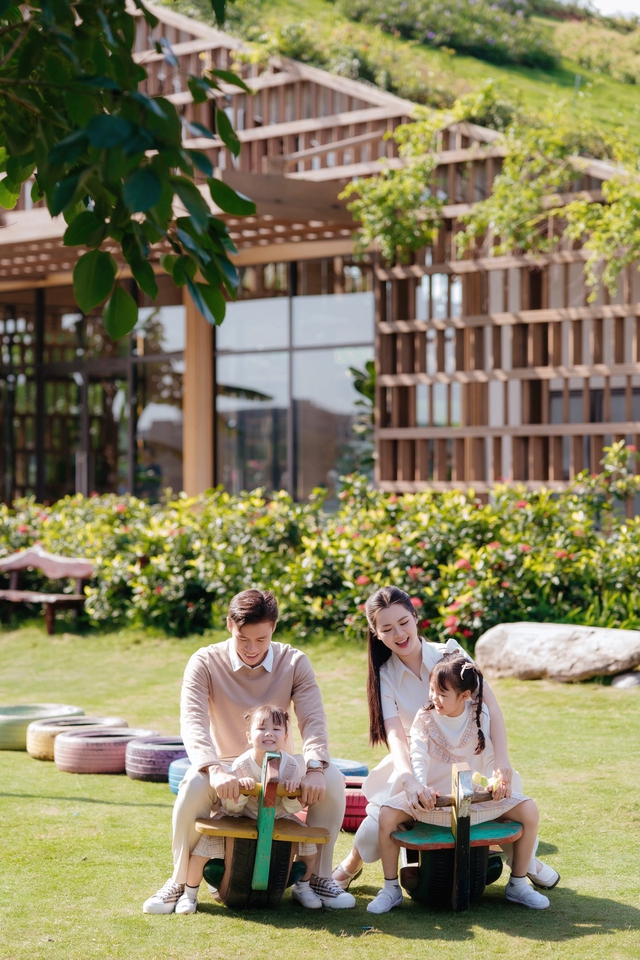 10 năm b&ecirc;n nhau của đội trưởng tuyển Việt Nam Quế Ngọc Hải v&agrave; cựu hoa kh&ocirc;i ĐH Vinh - Ảnh 10.