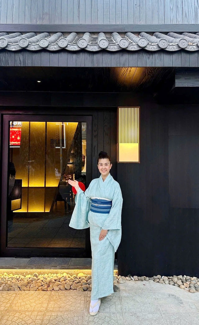 Nữ diễn vi&ecirc;n Kim Thư g&acirc;y bất ngờ với diện mạo ho&agrave;n to&agrave;n kh&aacute;c lạ ở tuổi U50- Ảnh 6.