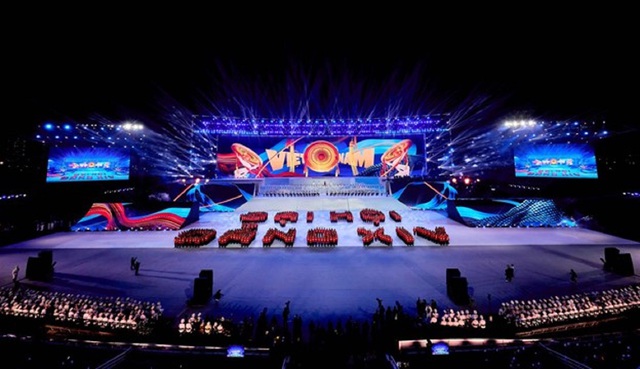 Kh&ocirc;ng cần đợi giao thừa, "vua ph&aacute;o hoa" Sun Group khiến Mỹ Đ&igrave;nh rực s&aacute;ng như lễ hội ph&aacute;o hoa thế giới- Ảnh 5.