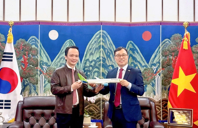 Cựu Chủ tịch FLC Trịnh Văn Quyết xuất hiện tại buổi l&agrave;m việc giữa FLC v&agrave; Đại sứ qu&aacute;n H&agrave;n Quốc- Ảnh 1.