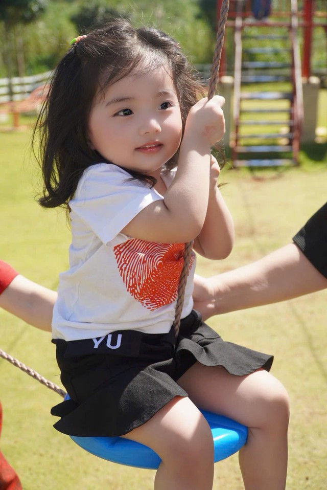 Con g&aacute;i &uacute;t nh&agrave; Kh&aacute;nh Thi - Phan Hiển "đốn tim" kh&aacute;n giả vẻ ngo&agrave;i xinh xắn, đ&aacute;ng y&ecirc;u như thi&ecirc;n thần  - Ảnh 6.