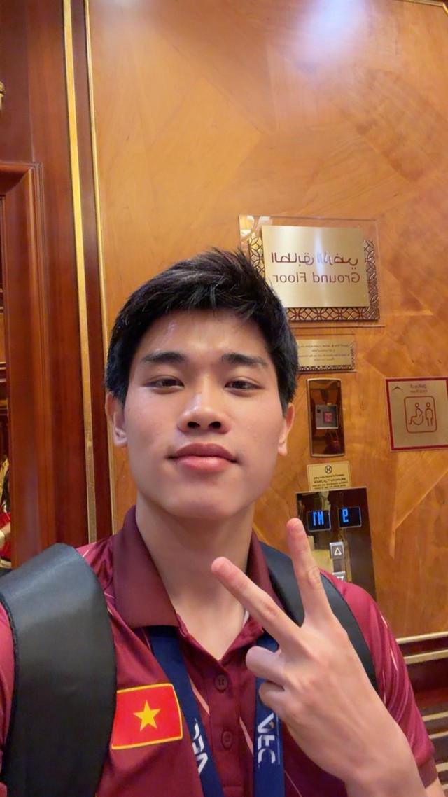 Thực hư h&igrave;nh ảnh &Aacute; hậu Cẩm Ly ra s&acirc;n bay đ&oacute;n cầu thủ Đ&igrave;nh Bắc? - Ảnh 9.