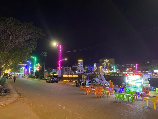 Phố đêm chợ nhỏ Pleiku - Ảnh 4.