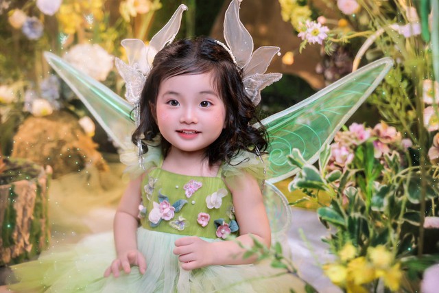 Con g&aacute;i &uacute;t nh&agrave; Kh&aacute;nh Thi - Phan Hiển "đốn tim" kh&aacute;n giả vẻ ngo&agrave;i xinh xắn, đ&aacute;ng y&ecirc;u như thi&ecirc;n thần  - Ảnh 1.