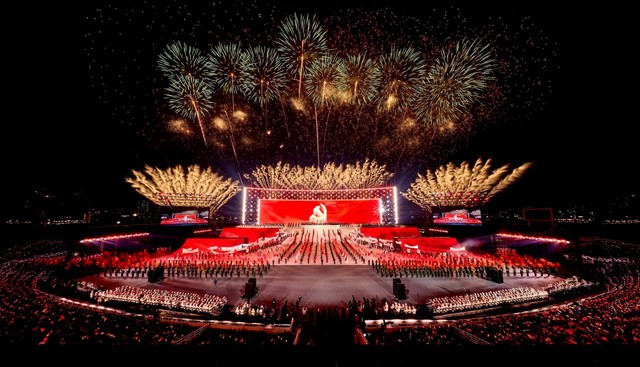 Từ &ldquo;đảo ph&aacute;o hoa&rdquo; 365 ng&agrave;y, &ldquo;th&agrave;nh phố ph&aacute;o hoa&rdquo; kh&ocirc;ng ngủ đến đại nhạc hội ph&aacute;o hoa tại H&agrave; Nội v&agrave; dấu ấn Sun Group - Ảnh 1.