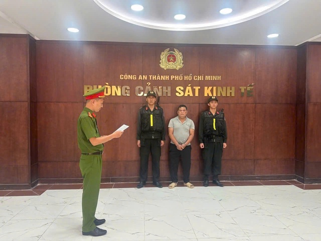 B&ecirc;n trong "xưởng" sử dụng 500 tấn ho&aacute; chất ng&acirc;m 3.000 tấn thịt ốc bươu- Ảnh 1.