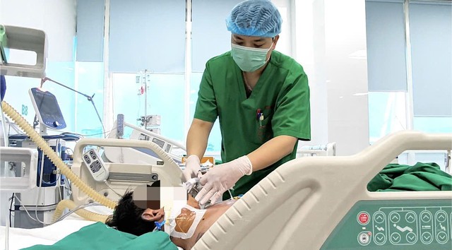 Ăn thịt lợn ở đ&aacute;m cỗ, người đ&agrave;n &ocirc;ng 52 tuổi lơ mơ, nguy kịch - Ảnh 1.