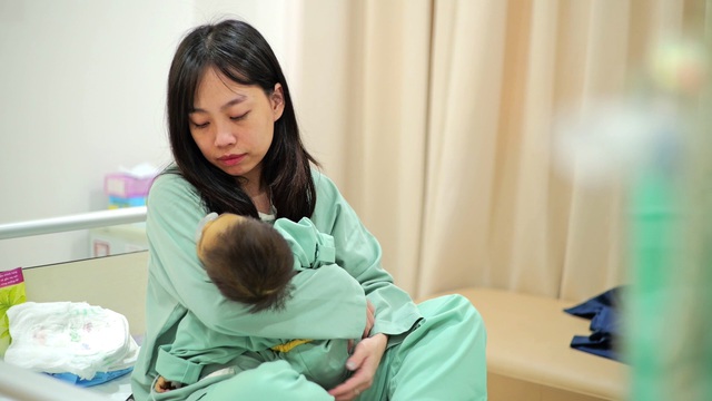 Kỳ tích ghép gan cho bé gái gần 1 tuổi, cân nặng chỉ 5,3 kg tại Vinmec Times City - Ảnh 1.