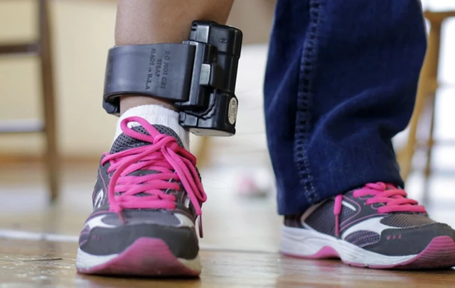 &Aacute;p dụng gi&aacute;m s&aacute;t điện tử với người đang cai nghiện ma t&uacute;y tự nguyện tại gia đ&igrave;nh, cộng đồng - Ảnh 1.