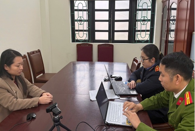 Khởi tố người phụ nữ mạo danh c&aacute;n bộ địa ch&iacute;nh lừa đảo gần 1 tỷ đồng- Ảnh 1.