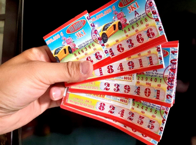 Từ tấm v&eacute; tr&uacute;ng số độc đắc đến c&aacute;i kết nghiệt ng&atilde; của người đ&agrave;n &ocirc;ng v&ugrave;ng biển - Ảnh 2.