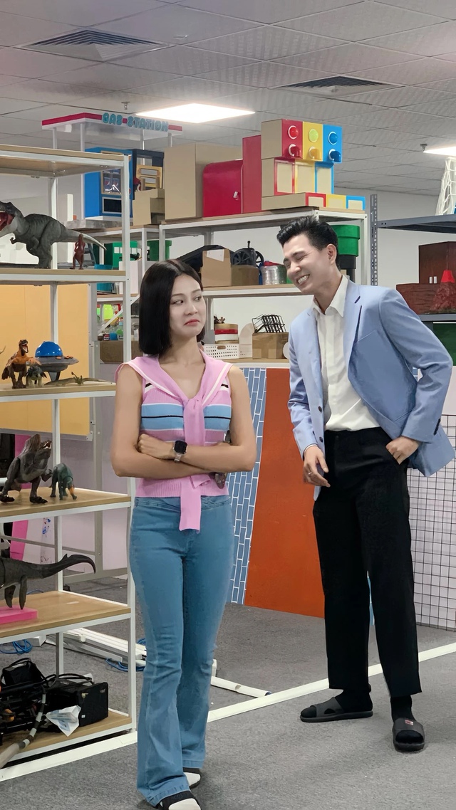 "Phim giả t&igrave;nh thật" của cặp đ&ocirc;i "m&aacute; l&uacute;m" c&oacute; tướng phu th&ecirc; trong C&aacute;ch Em 1 Milimet - Ảnh 4.