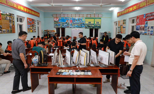 Triệt phá ổ lừa đảo xuyên quốc gia hơn 300 tỷ đồng: Hàng nghìn người sập bẫy “đầu tư” trên mạng- Ảnh 5. Triệt phá ổ lừa đảo xuyên quốc gia hơn 300 tỷ đồng: Hàng nghìn người sập bẫy “đầu tư” trên mạng- Ảnh 5.