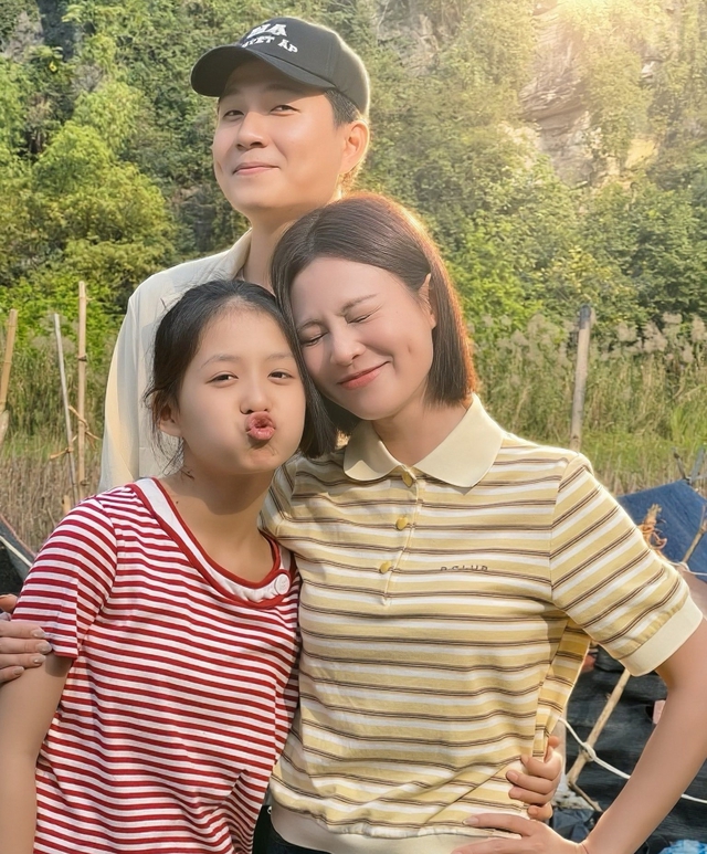 "Phim giả t&igrave;nh thật" của cặp đ&ocirc;i "m&aacute; l&uacute;m" c&oacute; tướng phu th&ecirc; trong C&aacute;ch Em 1 Milimet - Ảnh 2.