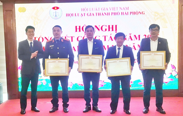 Hội Luật gia Tp.Hải Ph&ograve;ng v&agrave; dấu ấn trong c&ocirc;ng t&aacute;c truy&ecirc;n truyền ph&aacute;p luật - Ảnh 2.