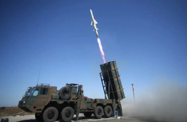 Loại t&ecirc;n lửa mới c&oacute; khả năng n&eacute; ph&ograve;ng kh&ocirc;ng, đ&aacute;nh tr&uacute;ng mục ti&ecirc;u c&aacute;ch gần 1.000 km - Ảnh 1.