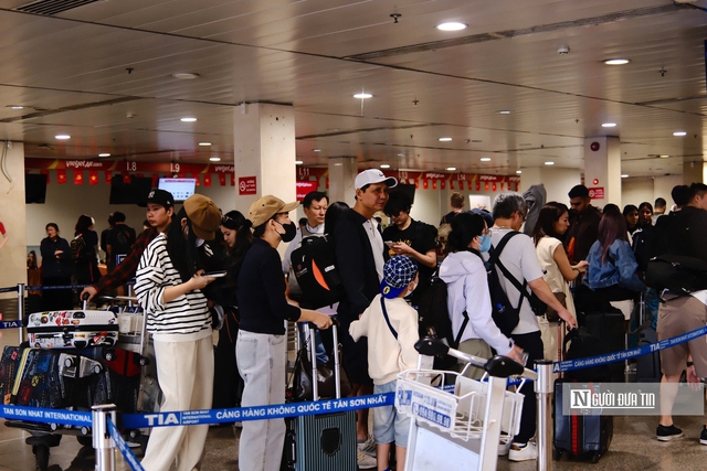 Hàng không “bật nhịp” đầu năm 2026, Tân Sơn Nhất ghi nhận hàng trăm nghìn lượt khách mỗi ngày- Ảnh 1. Hàng không “bật nhịp” đầu năm 2026, Tân Sơn Nhất ghi nhận hàng trăm nghìn lượt khách mỗi ngày- Ảnh 1.
