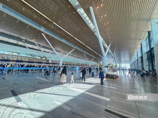 Hàng không “bật nhịp” đầu năm 2026, Tân Sơn Nhất ghi nhận hàng trăm nghìn lượt khách mỗi ngày- Ảnh 2. Hàng không “bật nhịp” đầu năm 2026, Tân Sơn Nhất ghi nhận hàng trăm nghìn lượt khách mỗi ngày- Ảnh 2.