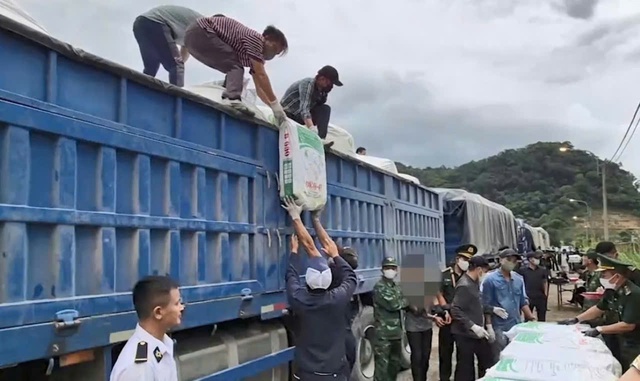 Quảng Trị ngăn chặn &ldquo;c&aacute;i chết trắng&rdquo; ngay từ cửa ng&otilde;- Ảnh 2.